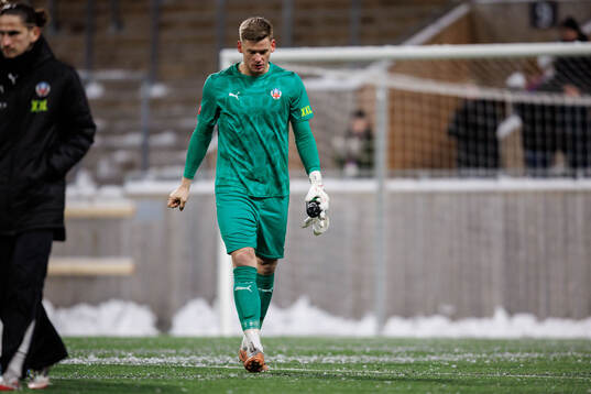 Helsingborgs målvakt Johan Brattberg deppar