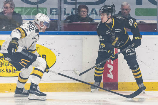 Västerås Kim Rosdahl och AIKs Axel Skarp