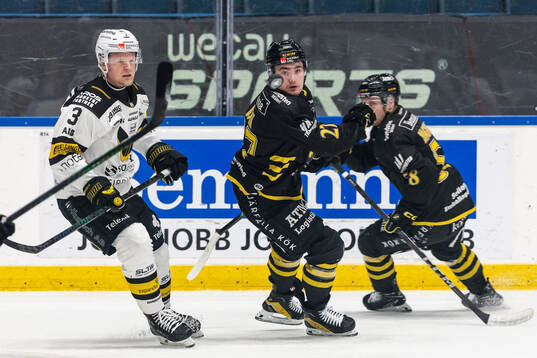 Västerås Niklas Folin och AIKs Christoffer Björk