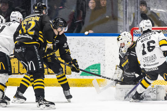 AIKs Daniel Ljungman och målvakt Victor Brattström