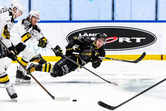 Västerås Oskar Kvist och AIKs Jordan Bellerive
