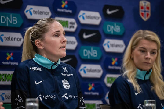 Head coach Gemma Grainger and Ada Hegerberg of the
