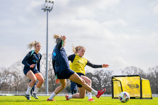 Sophie Román Haug and Mathilde Harviken of the Norwegian