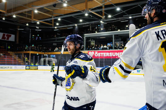 Södertäljes Sebastian Dyk jublar
