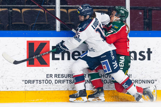 Linköpings Thea Liodden tacklar Frölundas Sofie Lundin
