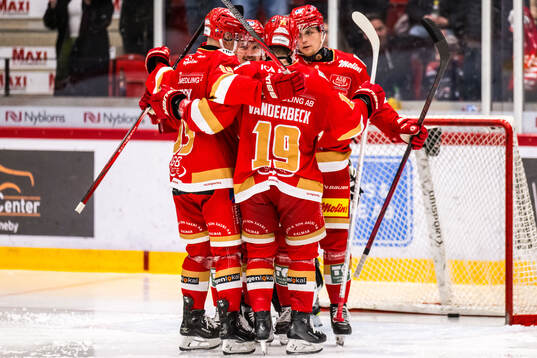 Kalmars John Dahlström jublar