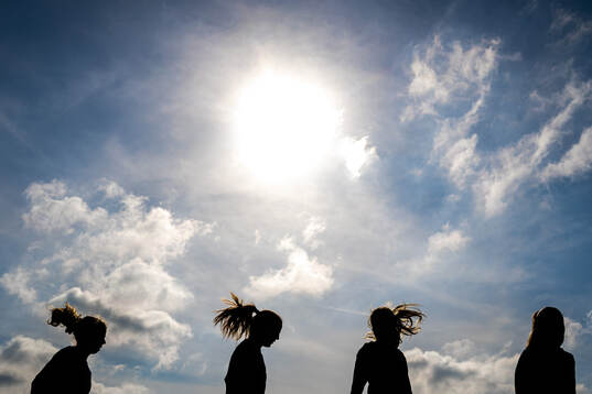 The silhouettes of Justine Kielland, Tuva Hansen, Mathilde