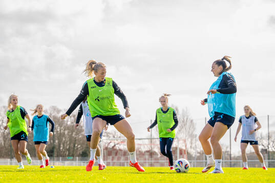 Guro Bergsvand and Vilde Bøe Risa of the Norwegian women's