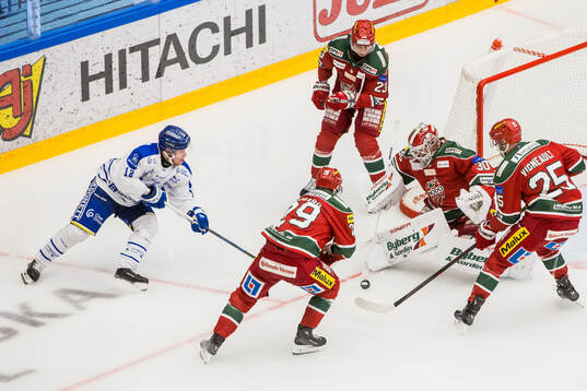 Leksands Jon Knuts och Modos målvakt Lassi Lehtinen