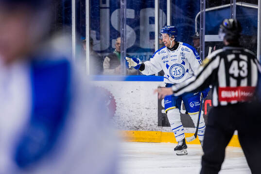 Leksands Max Veronneau jublar
