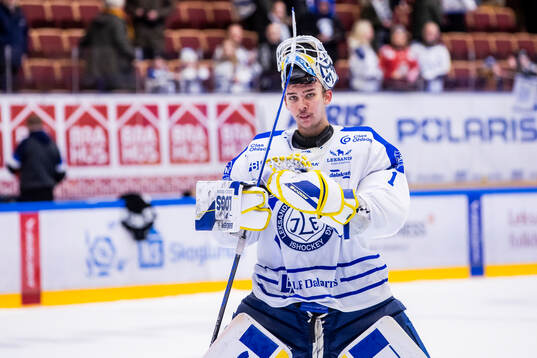 Leksands målvakt Marcus Gidlöf jublar
