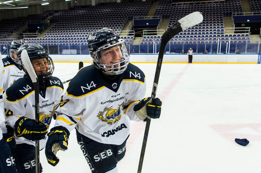 Södertäljes Sunna Bjorgvinsdottir jublar