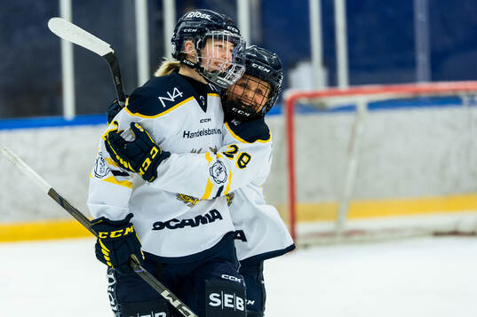 Södertäljes Sunna Bjorgvinsdottir och Ebba Hesselvall