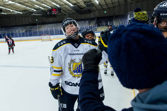 Södertäljes Sunna Bjorgvinsdottir jublar
