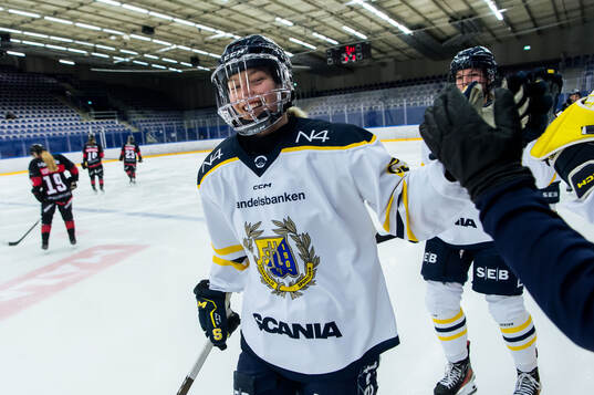 Södertäljes Sunna Bjorgvinsdottir jublar