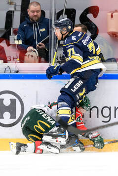 HV71s William Ignberg Nilsson och Frölundas Tom Nilsson