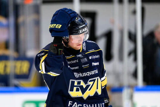 HV71s Oskar Stål-Lyrenäs deppar