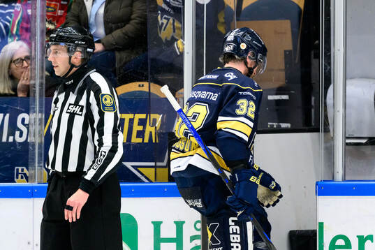 HV71s Oscar Engsund deppar