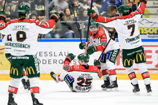 Frölundas Arttu Ruotsalainen jublar