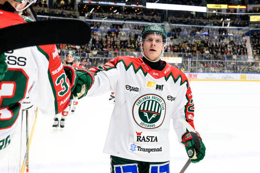 Frölundas Arttu Ruotsalainen jublar
