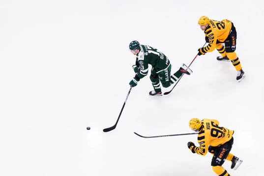Färjestads Joel Kellman och Skellefteås Oscar Lindberg