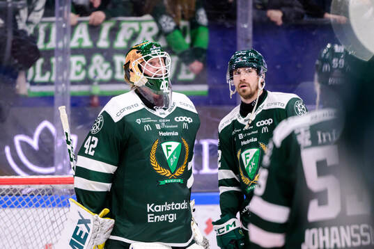 Färjestads målvakt Anders Lindbäck och August Tornberg