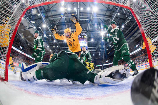 Skellefteås Rickard Hugg jublar