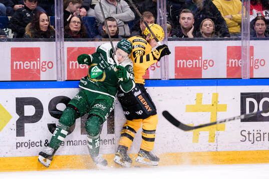Färjestads Lucas Forsell och Skellefteås Anton Heikkinen