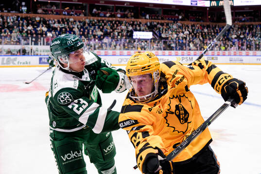 Färjestads Oliver Eklind och Skellefteås Jonathan Pudas