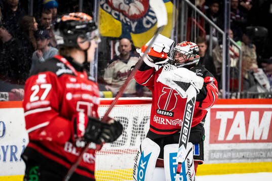 Örebros målvakt Jhonas Enroth deppar