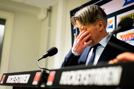 Linköpings tränare Anders Karlsson deppar på