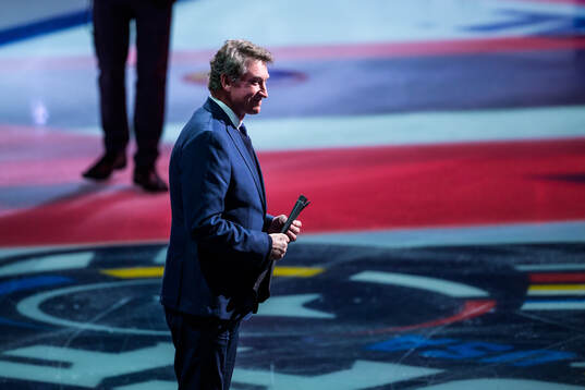 Former player Wayne Gretzky