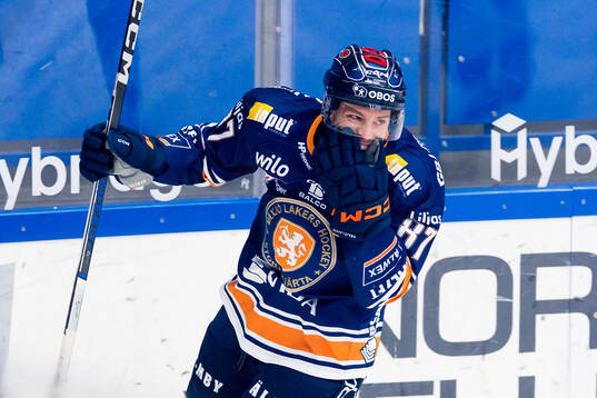 Växjös Robert Rosén jublar
