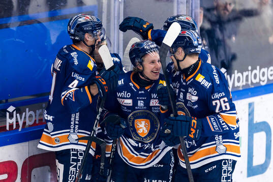 Växjös Karl Henriksson och Emil Larsson jublar
