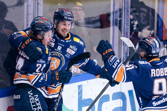 Växjös Karl Henriksson och Emil Larsson jublar