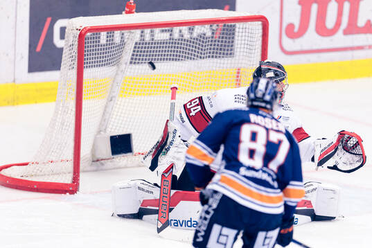 Växjös Robert Rosén gör mål 1-0 bakom Malmö Redhawks