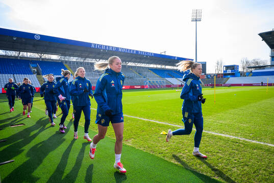 Hanna Lundkvist and Rebecka Blomqvist of the women's