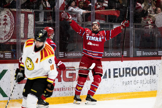 Timrås Magnus Pääjärvi jublar 1-0