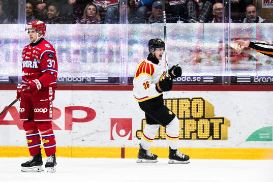 Brynäs Linus Ölund jublar