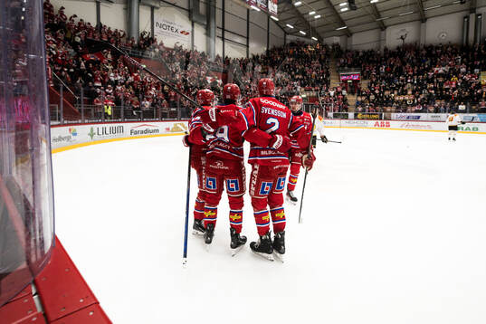 Timrås Oliver Kapanen jublar