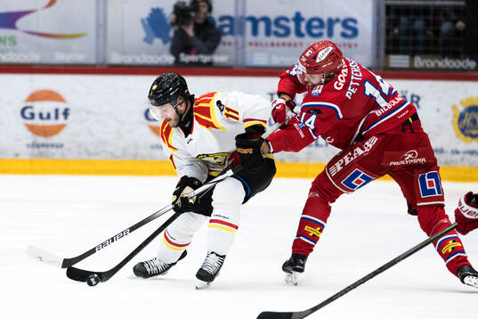 Brynäs Jordan Schroeder och Timrås Emil Pettersson