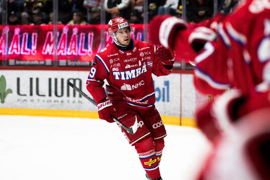 Timrås Filip Hållander jublar