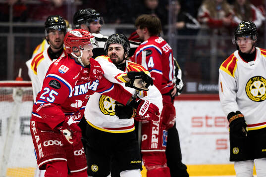 Brynäs Bobby Trivigno och Timrås Linus Nässén