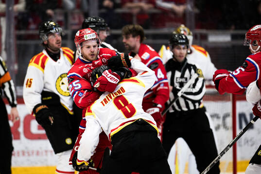 Timrås Linus Nässén och Brynäs Bobby Trivigno