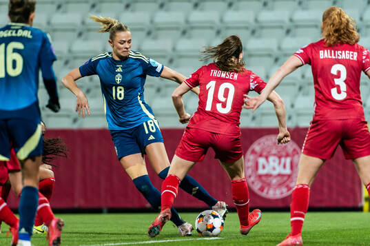 Fridolina Rolfö of Sweden and Janni Thomsen of Denmark