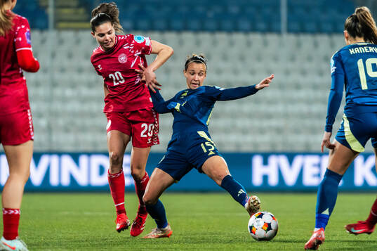 Julia Zigiotti Olme of Sweden and Signe Kallesøe Bruun of
