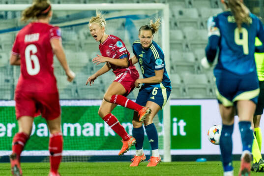 Pernille Harder of Denmark and Magdalena Eriksson of Sweden