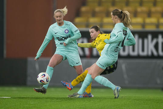Jitexs Hanna Comnell och Elfsborgs Elin Flakberg och Jitexs