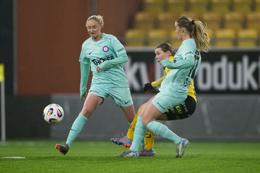 Jitexs Hanna Comnell och Elfsborgs Elin Flakberg och Jitexs