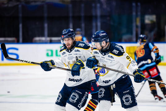 Södertäljes Olli Vainio och Viktor Grahn